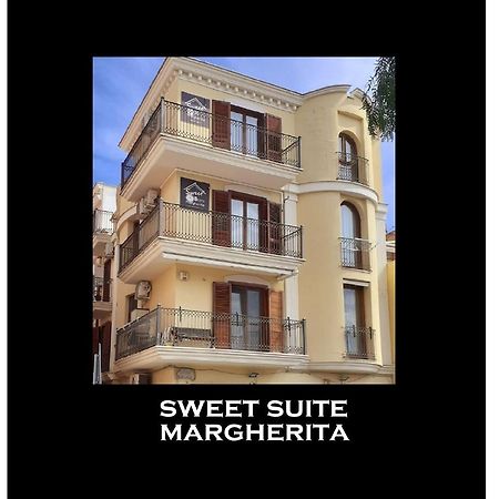Sweet Suite Margherita B&B มาร์เกริตา ดิ ซาวอยา ภายนอก รูปภาพ