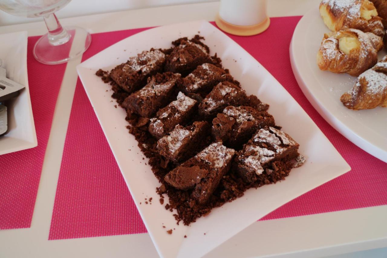 Sweet Suite Margherita B&B มาร์เกริตา ดิ ซาวอยา ภายนอก รูปภาพ