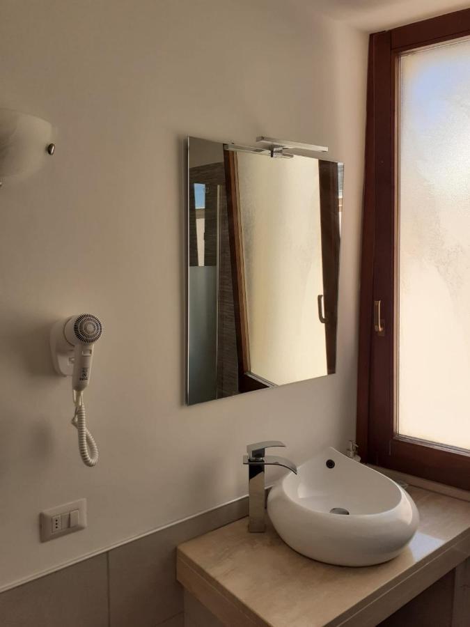Sweet Suite Margherita B&B มาร์เกริตา ดิ ซาวอยา ภายนอก รูปภาพ