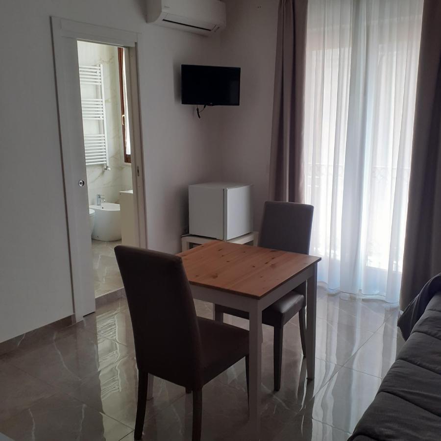Sweet Suite Margherita B&B มาร์เกริตา ดิ ซาวอยา ภายนอก รูปภาพ